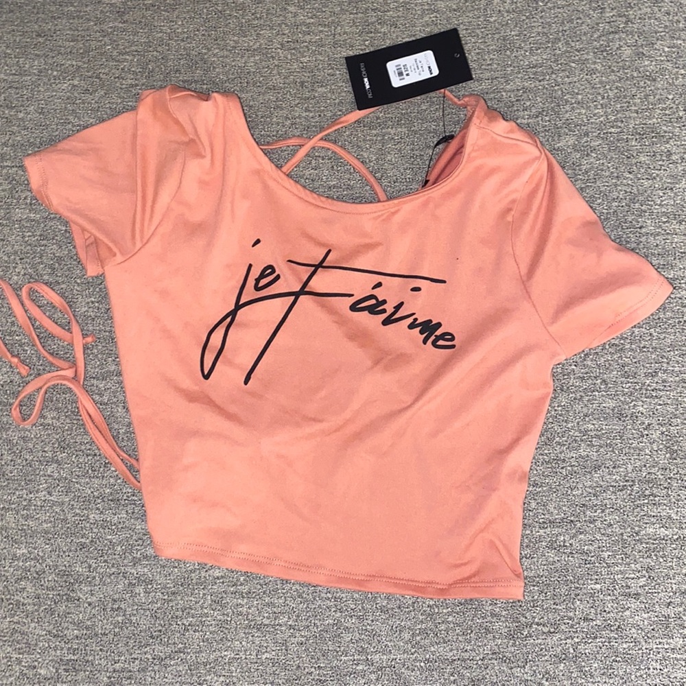 Fashion Nova. Never worn “Je T’aime Backless Top”. Size M. Color mauve. CROP TOP